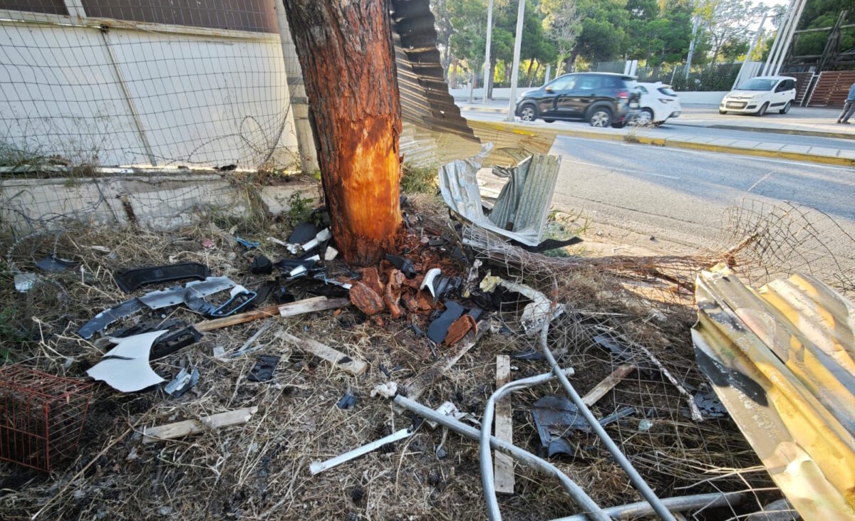Μελίσσια: Συγκλονιστικό ατύχημα στη λεωφόρο Πεντέλης – Δύο νέοι γλίτωσαν από θαύμα από την ανεξέλεγκτη πορεία του οχήματος