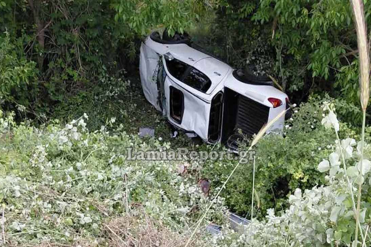 Φθιώτιδα: Αγροτικό ανατράπηκε και κατέληξε σε χωράφια – Ελαφρά τραυματίες οι επιβάτες