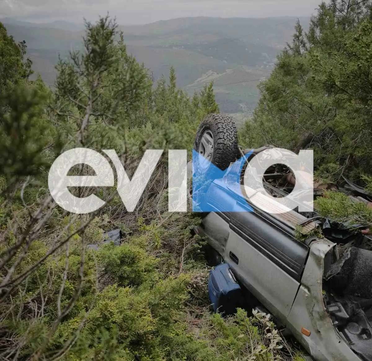 Πολύ σοβαρό τροχαίο στην Εύβοια: Όχημα τούμπαρε και κατέληξε σε γκρεμό - Σοκαριστικές εικόνες