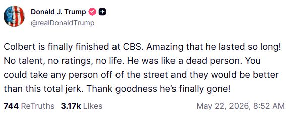 Τραμπ κατά Κολμπέρ: Το ειρωνικό «αντίο» στον παρουσιαστή μετά το φινάλε του «The Late Show» – «Τελείως ηλίθιος, χωρίς ταλέντο» 2 Τραμπ κατά Κολμπέρ: Το ειρωνικό «αντίο» στον παρουσιαστή μετά το φινάλε του «The Late Show» – «Τελείως ηλίθιος, χωρίς ταλέντο»