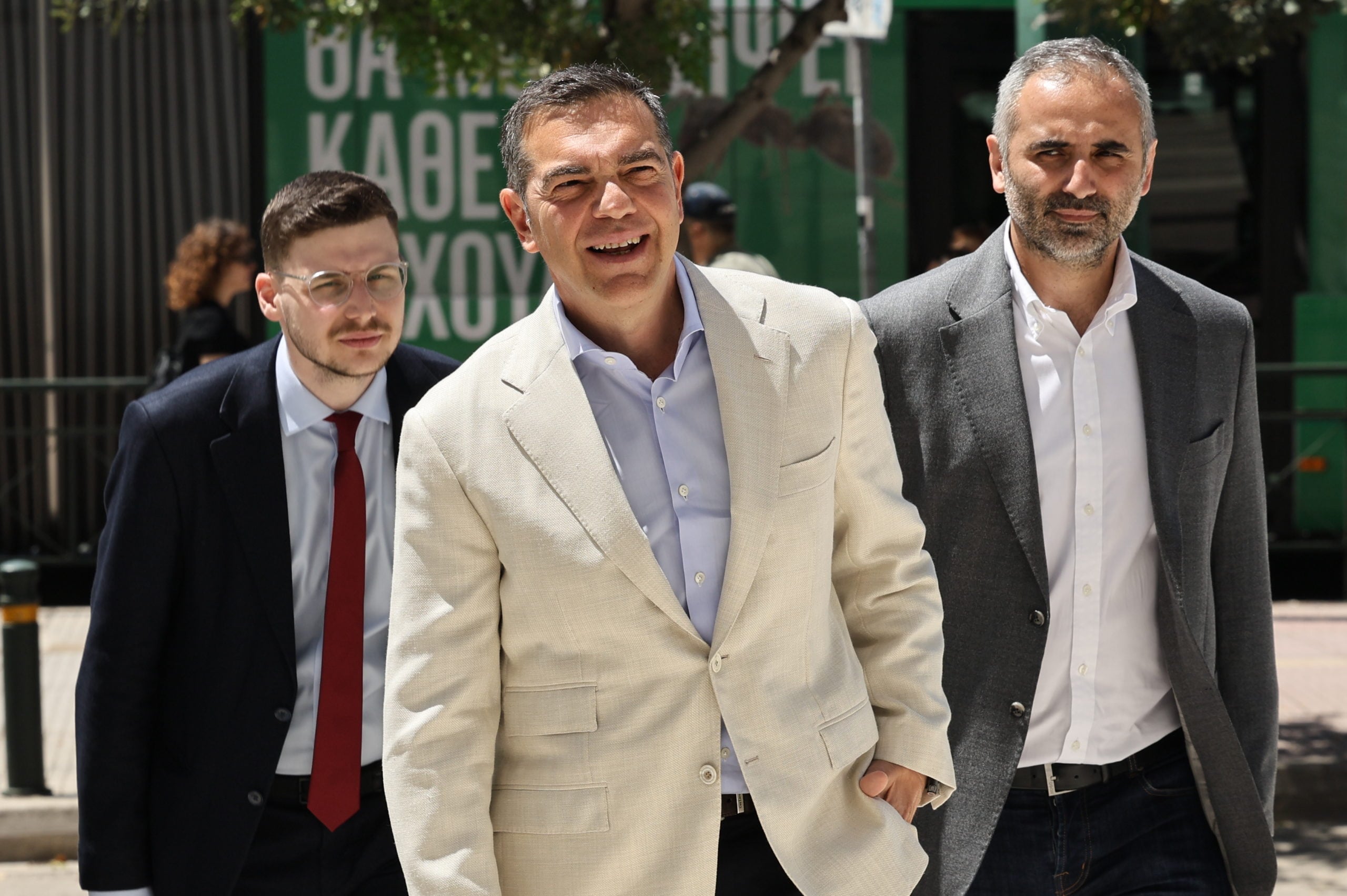 Τσίπρας: Δεκάδες χιλιάδες πολίτες έχουν ανταποκριθεί στο κάλεσμά μας για ευρεία συμπαράταξη – Σημαία μας είναι η Δημοκρατία και η Δικαιοσύνη 7 Αλέξης Τσίπρας