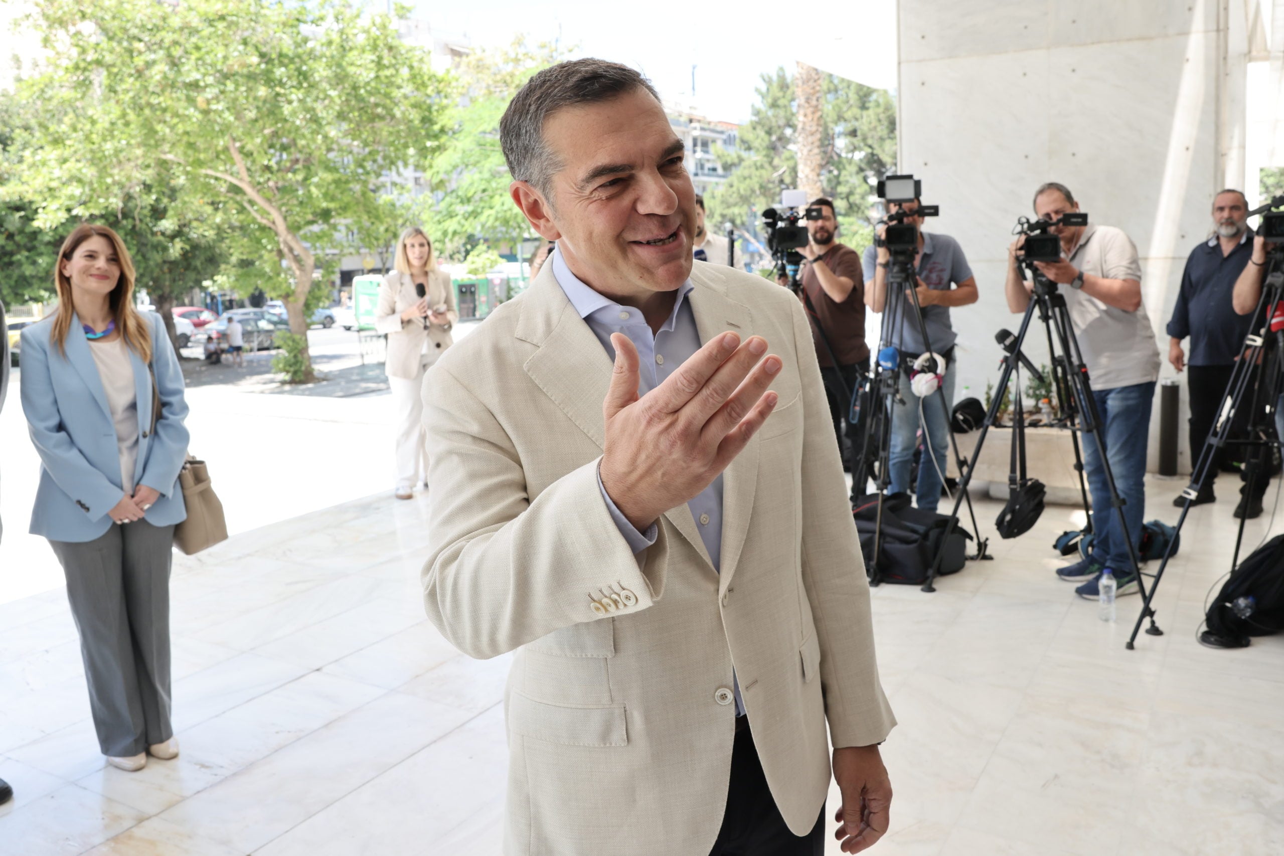 Τσίπρας: Δεκάδες χιλιάδες πολίτες έχουν ανταποκριθεί στο κάλεσμά μας για ευρεία συμπαράταξη – Σημαία μας είναι η Δημοκρατία και η Δικαιοσύνη 6 Τσίπρας: Δεκάδες χιλιάδες πολίτες έχουν ανταποκριθεί στο κάλεσμά μας για ευρεία συμπαράταξη – Σημαία μας είναι η Δημοκρατία και η Δικαιοσύνη
