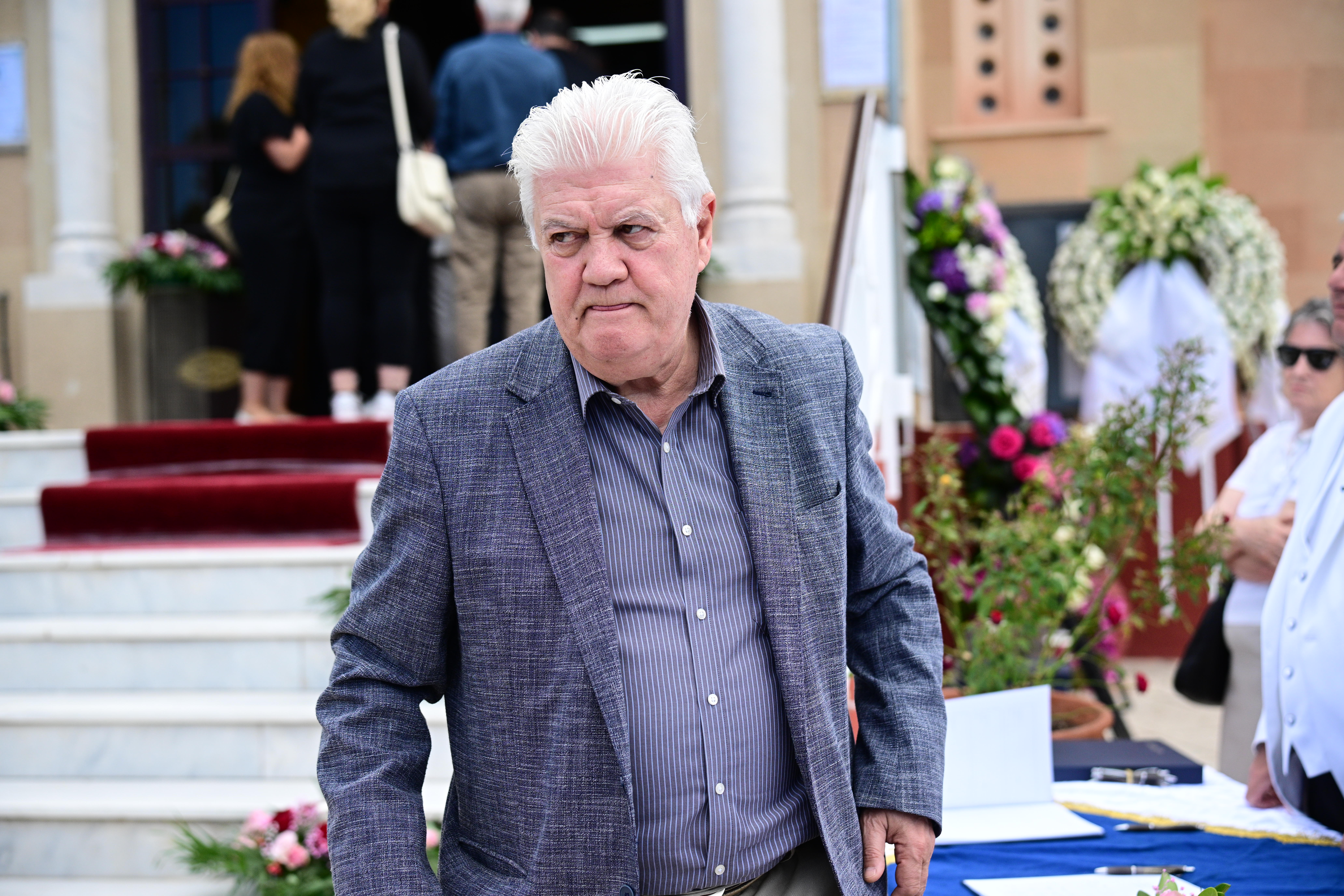 Το ελληνικό ποδόσφαιρο στηρίζει τον Τραϊανό Δέλλα: Νικοπολίδης, Φύσσας, Σεϊταρίδης, Μπασινάς και Νικολαΐδης στην τελετή της Γωγώς Μαστροκώστα 26 Το ελληνικό ποδόσφαιρο στηρίζει τον Τραϊανό Δέλλα: Νικοπολίδης, Φύσσας, Σεϊταρίδης, Μπασινάς και Νικολαΐδης στην τελετή της Γωγώς Μαστροκώστα