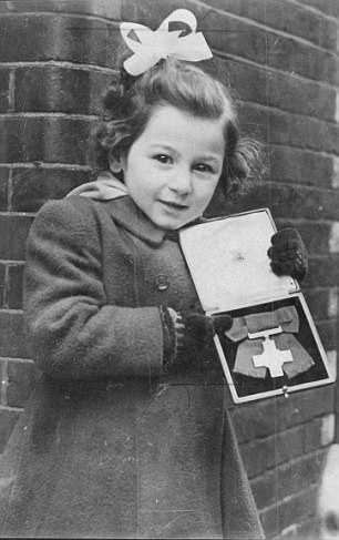 Violette Szabo: Η συναρπαστική ζωή της Βρετανίδας κατασκόπου (φωτό, βίντεο) 6 Violette Szabo: Η συναρπαστική ζωή της Βρετανίδας κατασκόπου (φωτό, βίντεο)