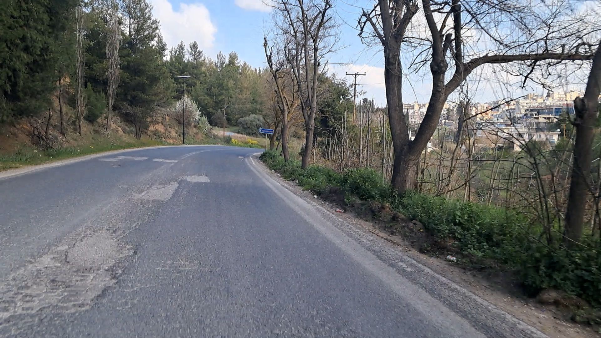 Βοιωτία: Καθημερινή απειλή για οχήματα και πεζούς οι δρόμοι σε πόλεις και χωριά.