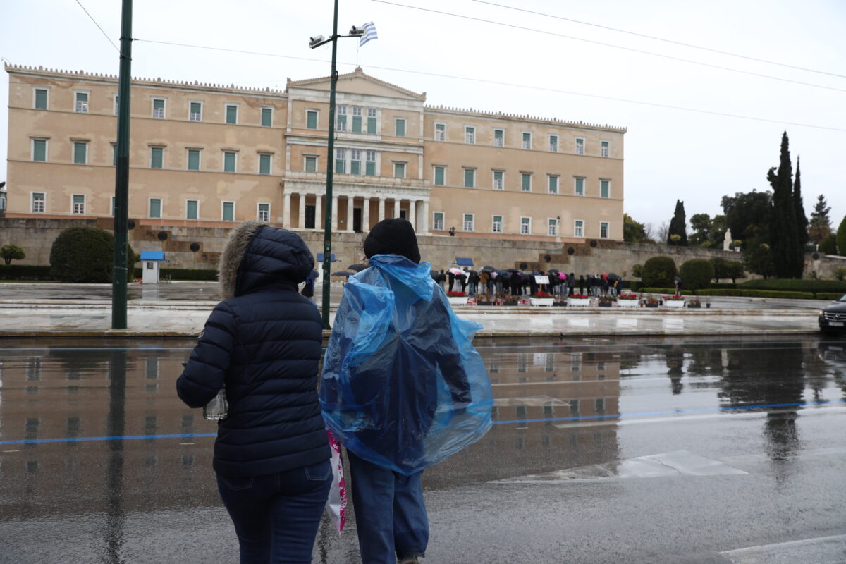 Καιρός: Πτώση θερμοκρασίας, καταιγίδες και δυνατοί άνεμοι το Σαββατοκύριακο – Νέα εικόνα από Δευτέρα