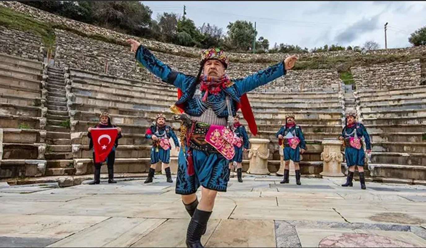 Η Τουρκία επανέρχεται: Αμφισβητεί την «πατρότητα» του ζεϊμπέκικου – «Οι Έλληνες επιχειρούν να οικειοποιηθούν τον χορό»