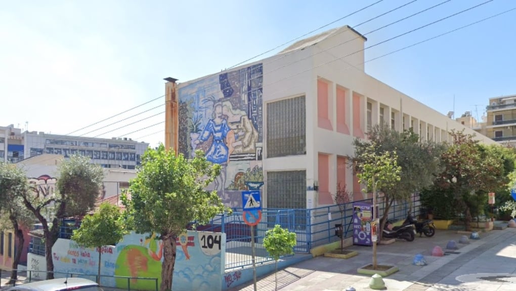 Εικόνες ντροπής! Δείτε πώς μολύνουν το μυαλό μικρών μαθητών στο 104ο Δημοτικό σχολείο Αθηνών