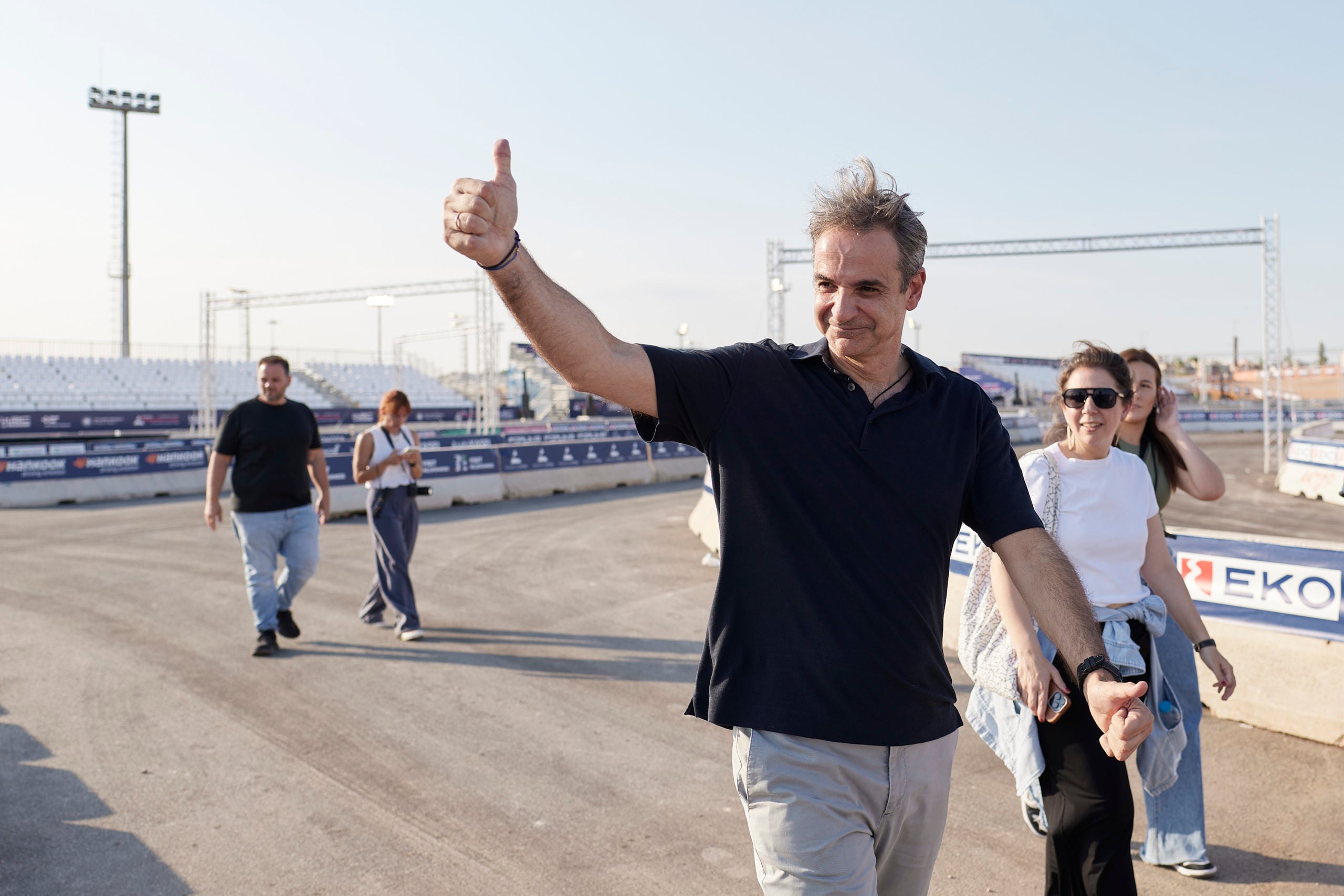 Μητσοτάκης: «Τα γκάζια είναι για τις πίστες, όχι για τον δρόμο» – Επισκέφθηκε την υπερειδική διαδρομή του Ράλλυ Ακρόπολις 2026 στο Ελληνικό 12 Μητσοτάκης: «Τα γκάζια είναι για τις πίστες, όχι για τον δρόμο» – Επισκέφθηκε την υπερειδική διαδρομή του Ράλλυ Ακρόπολις 2026 στο Ελληνικό