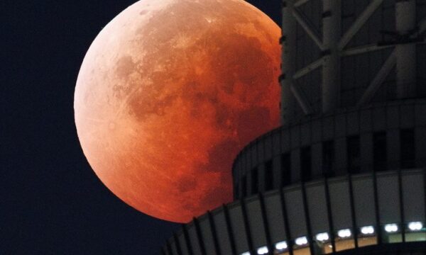Ηχητικό από τη NASA μιλάει για… «πιθανή βάση εξωγήινων» στην σκοτεινή πλευρά της Σελήνης – Aud