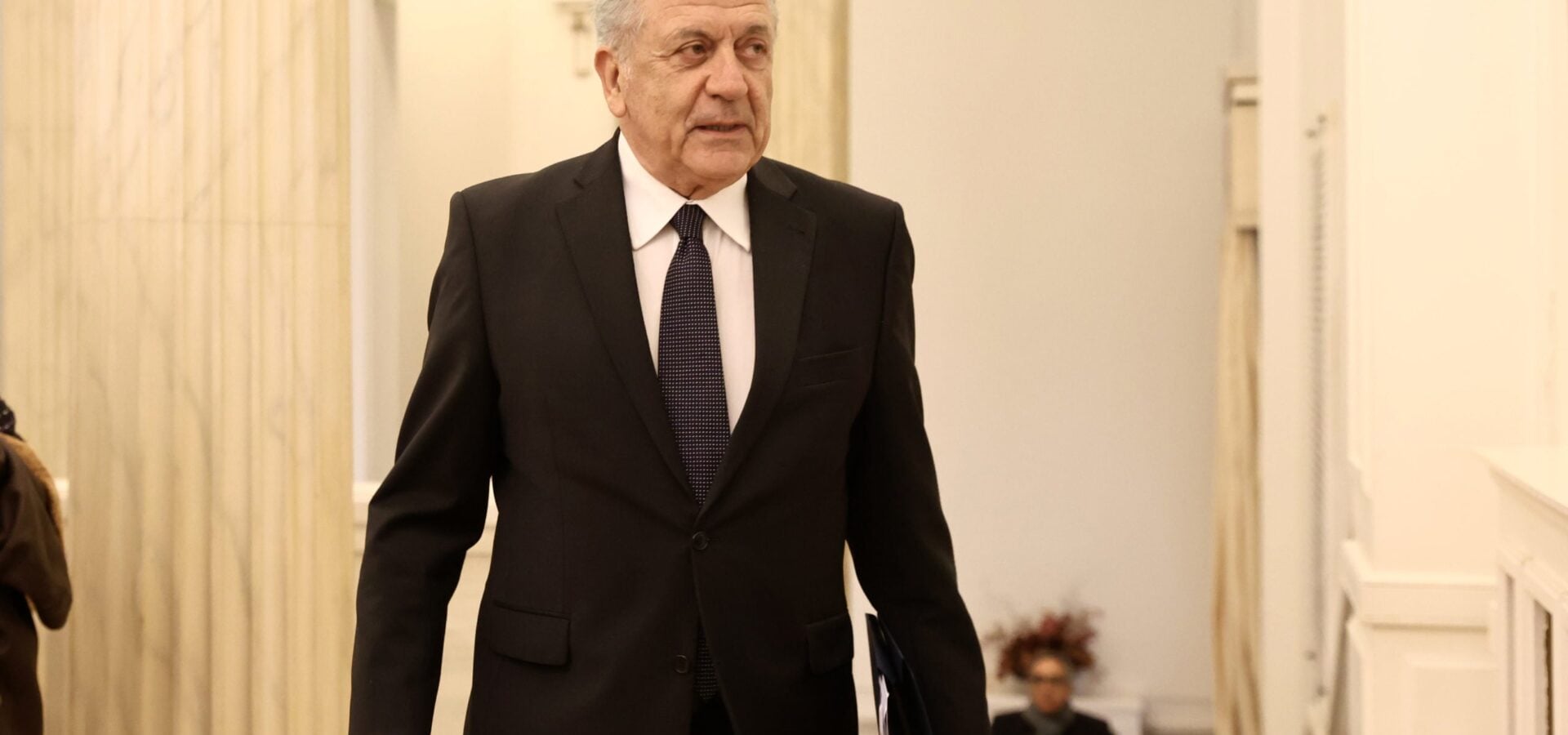 Qatar Gate: Η βελγική Δικαιοσύνη εξέδωσε ένταλμα σύλληψης για τον Αβραμόπουλο 8 Qatar Gate: Η βελγική Δικαιοσύνη εξέδωσε ένταλμα σύλληψης για τον Αβραμόπουλο