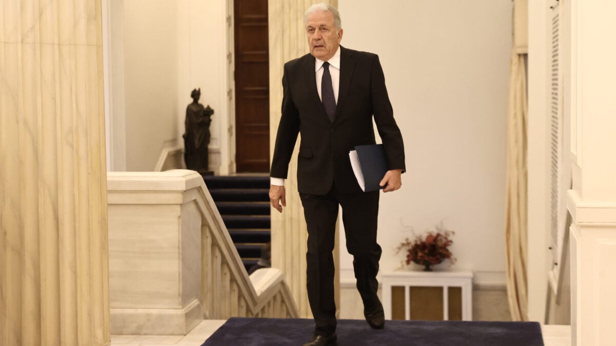 Αβραμόπουλος: Το Ευρωπαϊκό Ένταλμα σύλληψης διαβιβάσθηκε εντός 24 ωρών στον αρμόδιο Εισαγγελέα, σύμφωνα με πηγές του υπουργείου Προστασίας του Πολίτη 1 Αβραμόπουλος: Το Ευρωπαϊκό Ένταλμα σύλληψης διαβιβάσθηκε εντός 24 ωρών στον αρμόδιο Εισαγγελέα, σύμφωνα με πηγές του υπουργείου Προστασίας του Πολίτη
