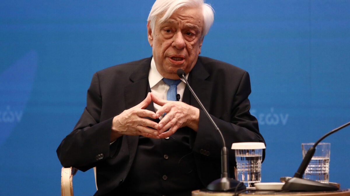 Παυλόπουλος: Το σύνδρομο των πλεονασμών ως διαβρωτική παθογένεια της κυβερνητικής πρότασης αναθεώρησης του Συντάγματος 1 Παυλόπουλος: Το σύνδρομο των πλεονασμών ως διαβρωτική παθογένεια της κυβερνητικής πρότασης αναθεώρησης του Συντάγματος