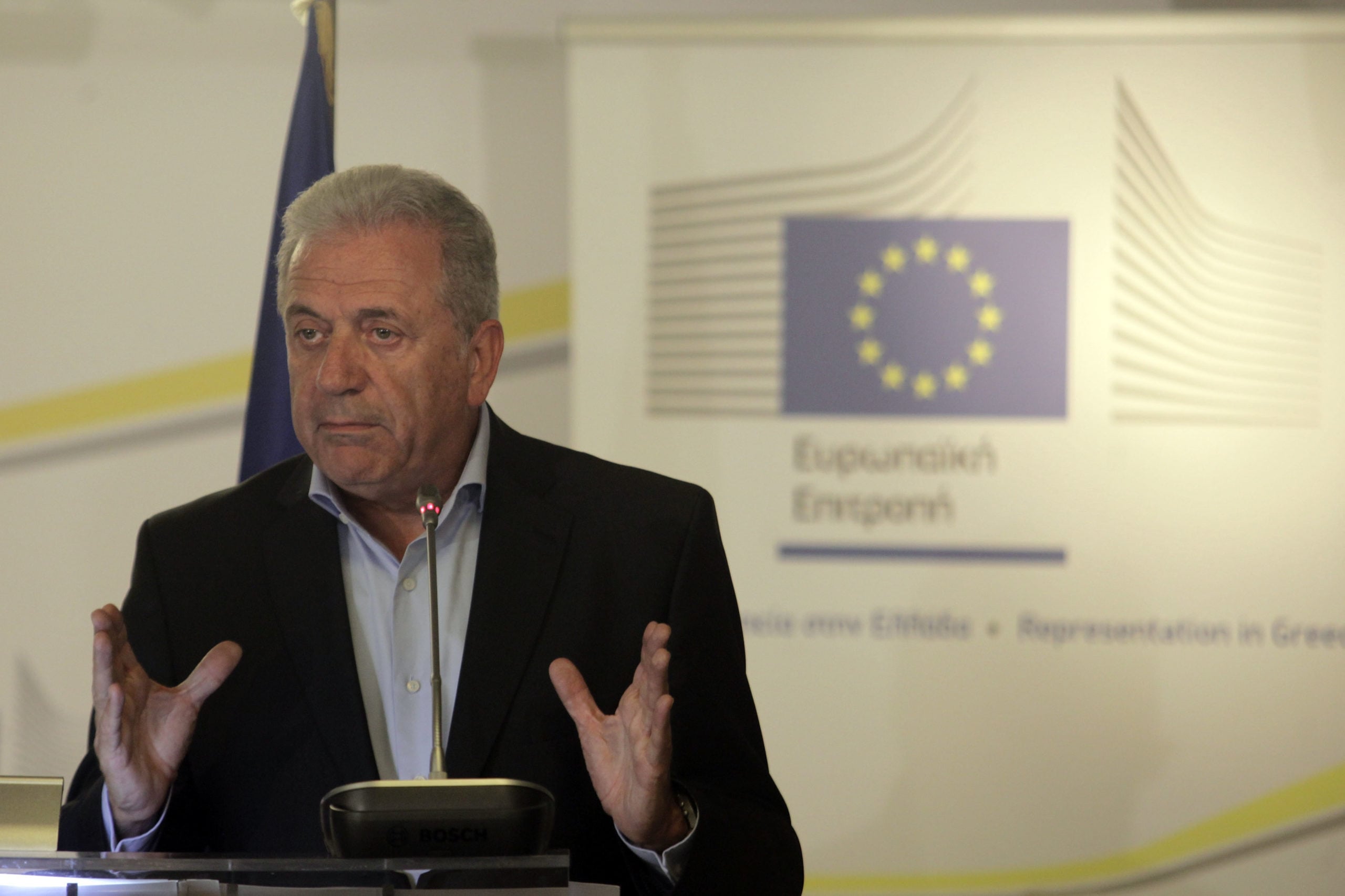 Κυβέρνηση και Δημήτρης Αβραμόπουλος: Μαρινάκης για το ένταλμα, η διαδικασία είναι απολύτως προβλεπόμενη