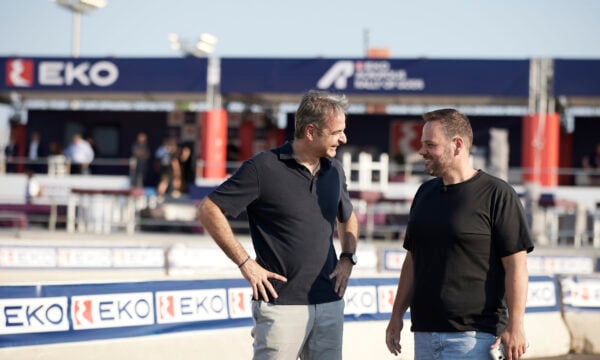 Μητσοτάκης: «Συνοδηγό θα επέλεγα τον Αλέξη Τσίπρα, γιατί έχει κάνει τόσες “πιρουέτες”, που αν οδηγούσα εγώ αποκλείεται να ζαλιζόταν»