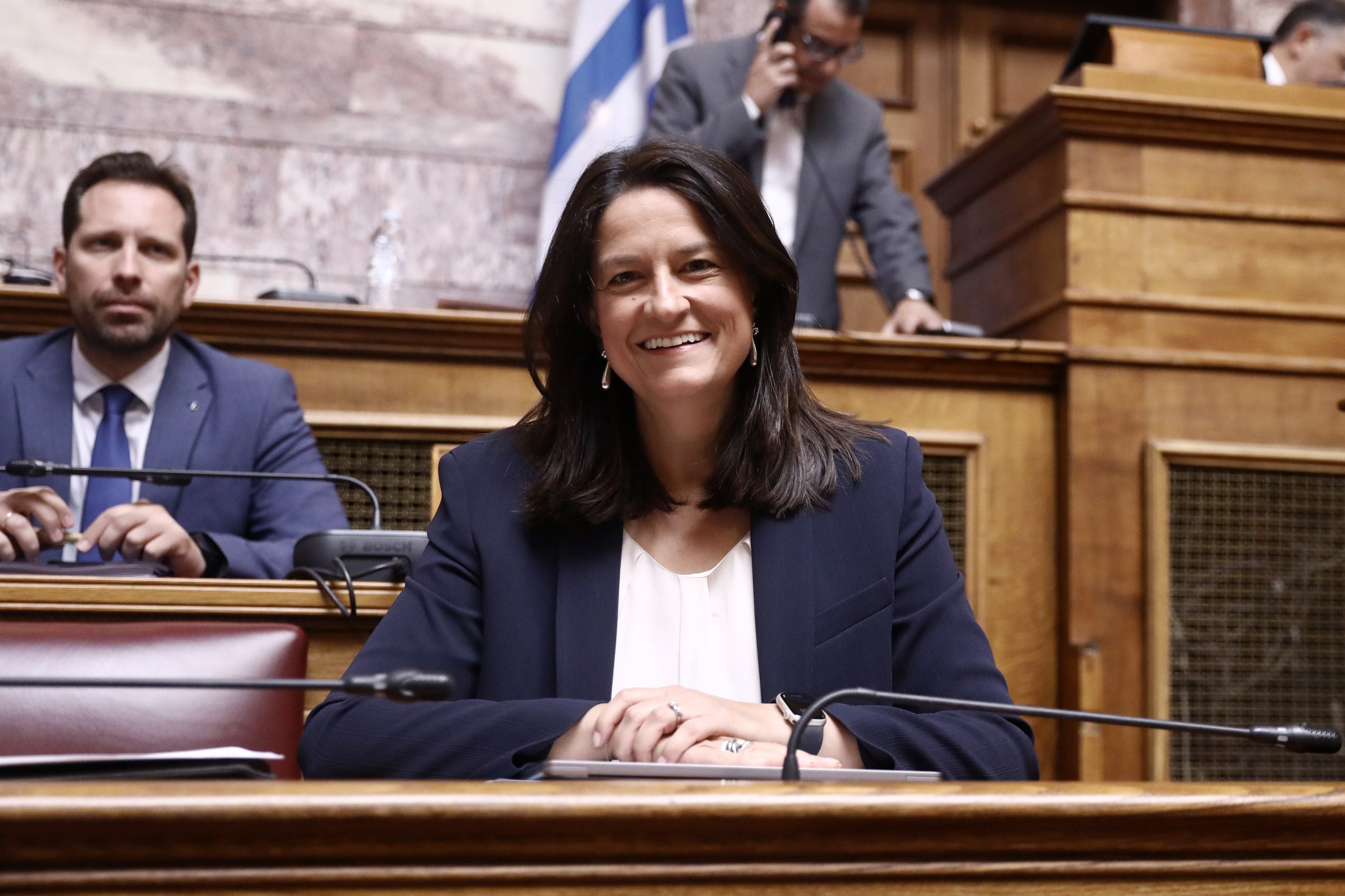 Νομοσχέδιο Κεραμέως: Νέα μέτρα για ίση αμοιβή ανδρών και γυναικών και μείωση μισθολογικού χάσματος