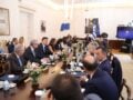 Μητσοτάκης στο Υπουργικό Συμβούλιο: Αναμένεται περαιτέρω πτώση στην τιμή της βενζίνης στην αντλία