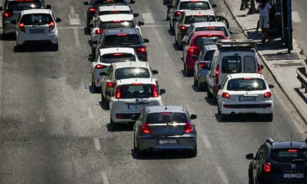 Τροχαίο στη Λεωφόρο Ποσειδώνος: Δυσκολία στην κυκλοφορία στο ρεύμα προς Πειραιά