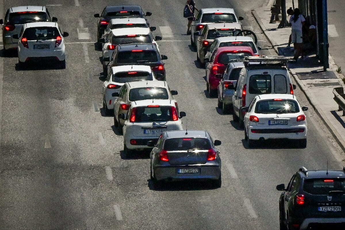 Τροχαίο στη Λεωφόρο Ποσειδώνος: Δυσκολία στην κυκλοφορία στο ρεύμα προς Πειραιά