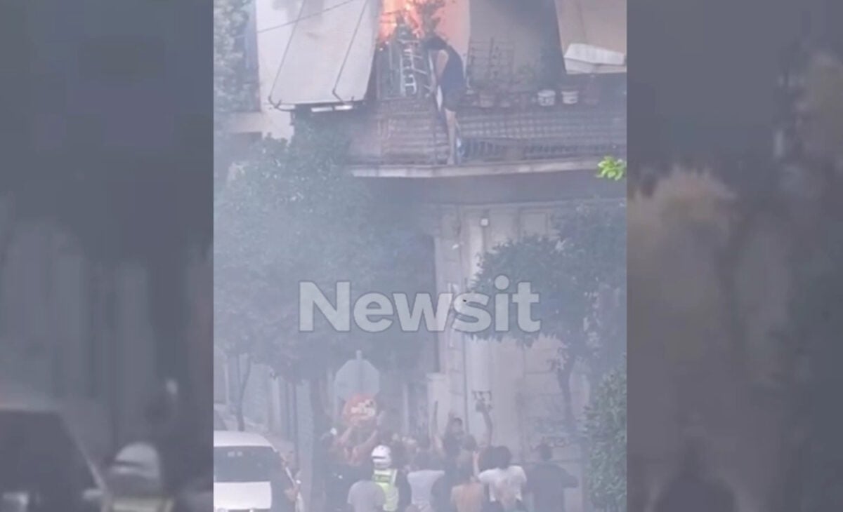 Καλλιθέα: Το συγκλονιστικό «ευχαριστώ» της 75χρονης που σώθηκε από τις φλόγες πηδώντας πάνω στον κόσμο