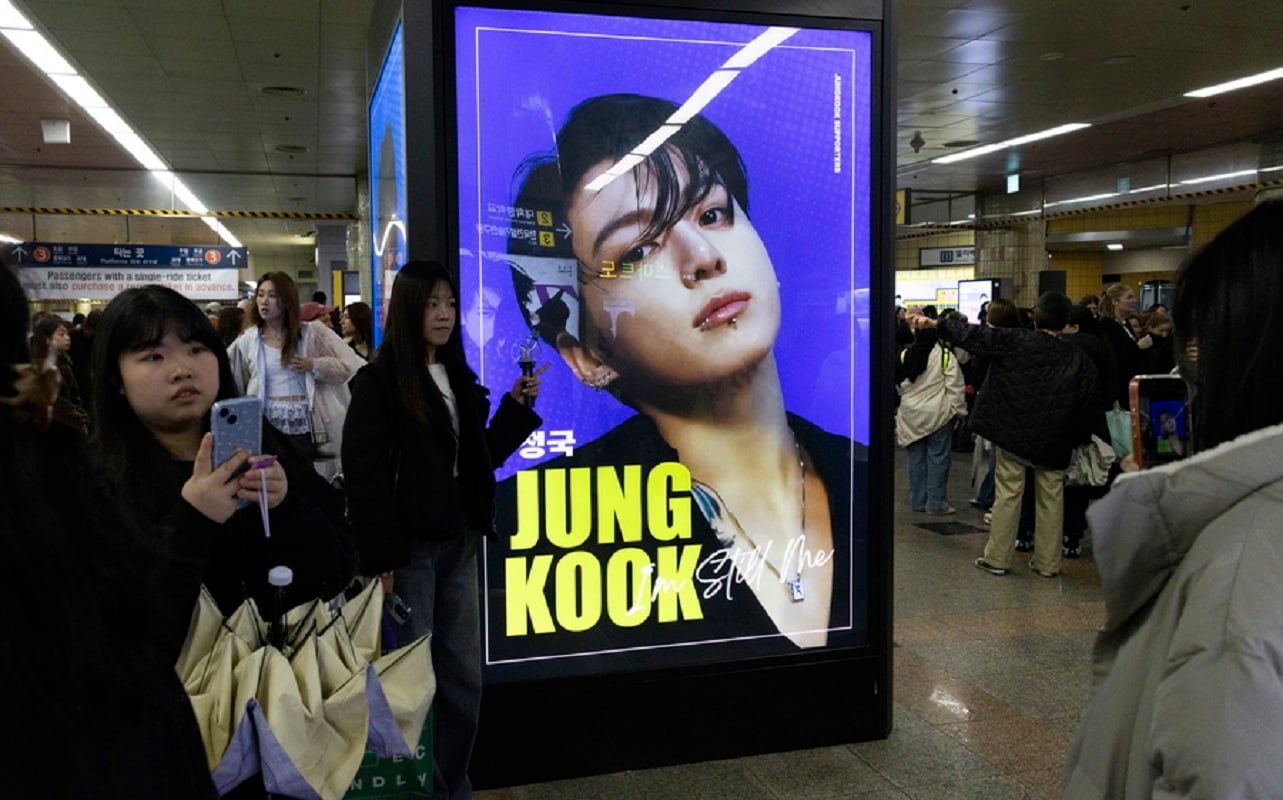 Jungkook: Θαυμάστρια του σταρ των BTS κινδυνεύει με απέλαση από τη Νότια Κορέα – Χτύπησε 133 φορές το κουδούνι του σπιτιού του