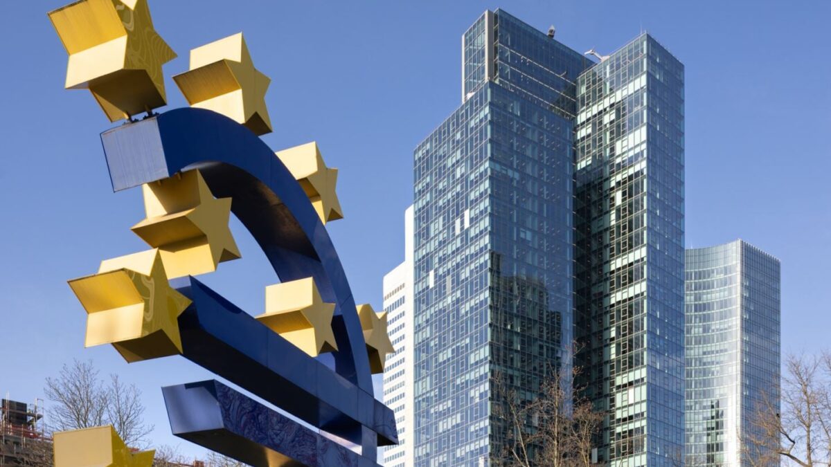 ΕΚΤ: Ανέβασε τα επιτόκια κατά 25 μονάδες βάσης ύστερα από τριετή διακοπή 1 ΕΚΤ: Ανέβασε τα επιτόκια κατά 25 μονάδες βάσης ύστερα από τριετή διακοπή