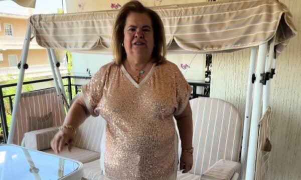 Έφη Θώδη: Τραγουδά τον «Λογαριασμό» και στέλνει μήνυμα στον Κυριάκο Μητσοτάκη για τους λαγοκέφαλους