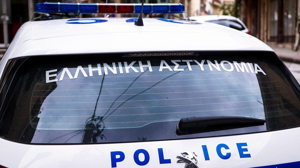Πόρτο Ράφτη: Ο 16χρονος εκβίαζε τον 14χρονο για χρυσαφικά 7 Περιπολικό της αστυνομίας