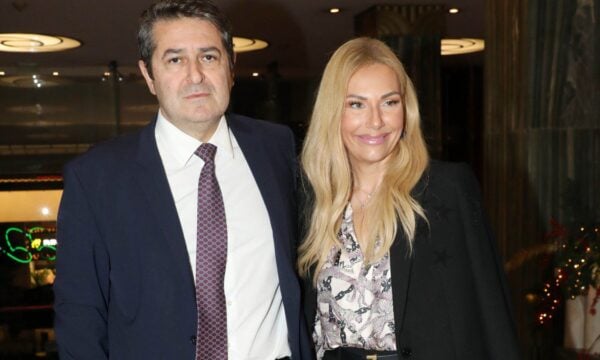 Τίνα Μεσσαροπούλου: Φωτογραφία με τον Γιώργο Μυλωνάκη και τους γιους τους για τη Γιορτή του Πατέρα