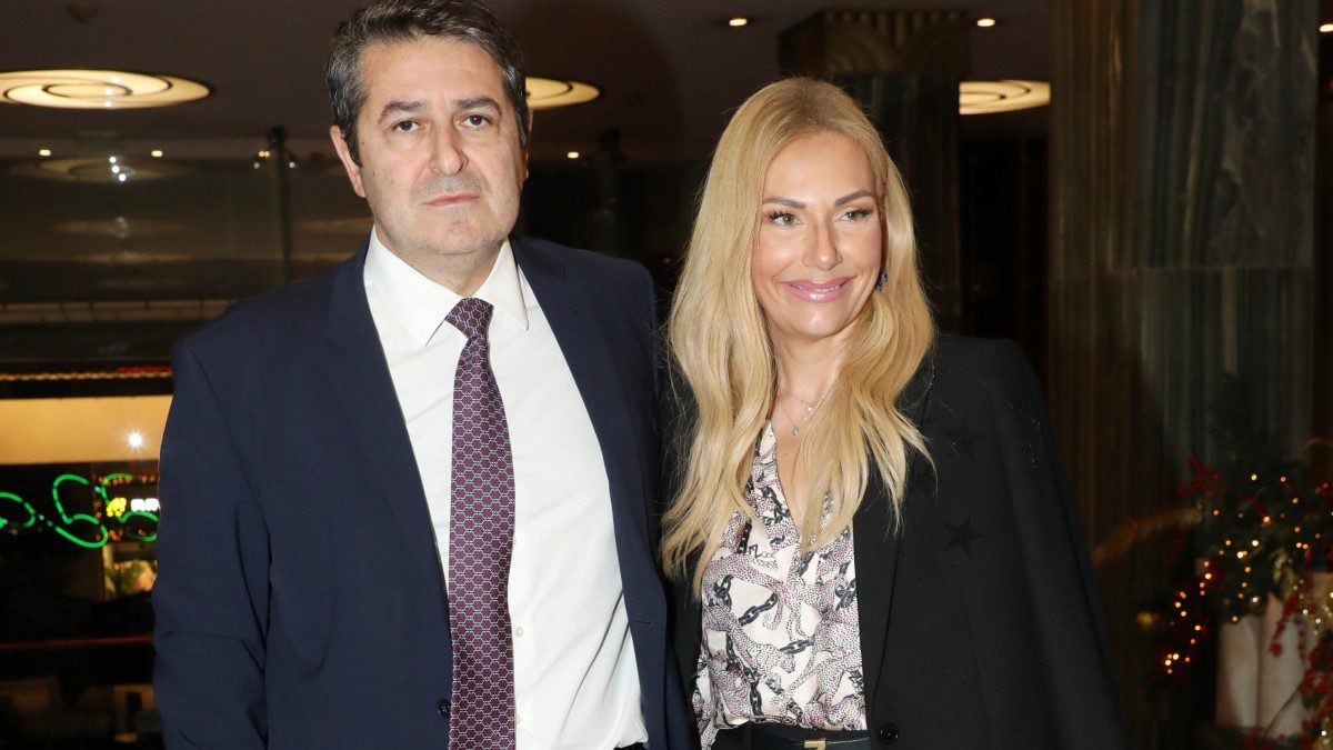 Τίνα Μεσσαροπούλου: Φωτογραφία με τον Γιώργο Μυλωνάκη και τους γιους τους για τη Γιορτή του Πατέρα