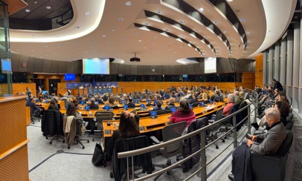 Ευρωπαϊκό Κοινοβούλιο: Συμφωνία ΕΕ–ΗΠΑ για τη νομοθεσία των δασμών