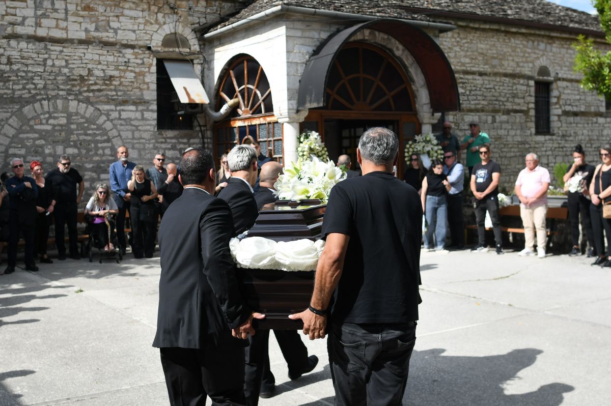 Μάριος Οικονόμου: Συγκλονισμός στην τελετή αποχαιρετισμού στα Ιωάννινα – Δείτε εικόνες 17 Κηδεία Μάριος Οικονόμου