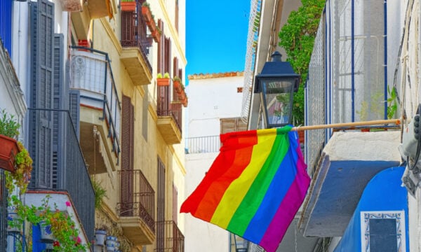 Παγκόσμιες αναζητήσεις για προορισμούς LGBTQ+ αυξήθηκαν έως και 150%