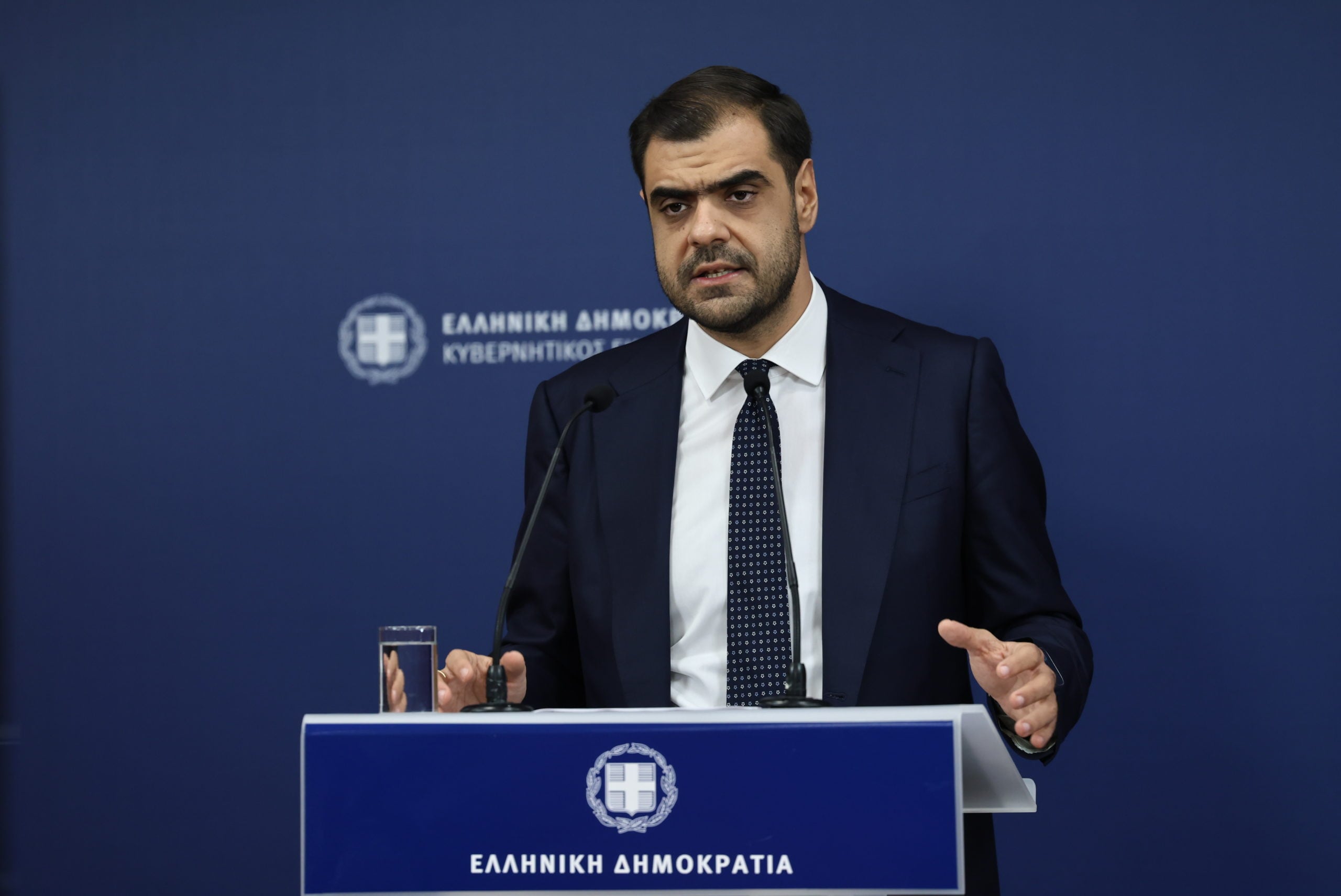 Μαρινάκης για Τσίπρα: Οι πράξεις υπερισχύουν των μεγάλων λόγων