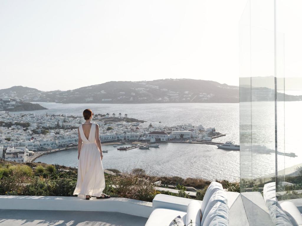 Myconian Collection: Πώς επαναπροσδιορίζει το κυκλαδίτικο design