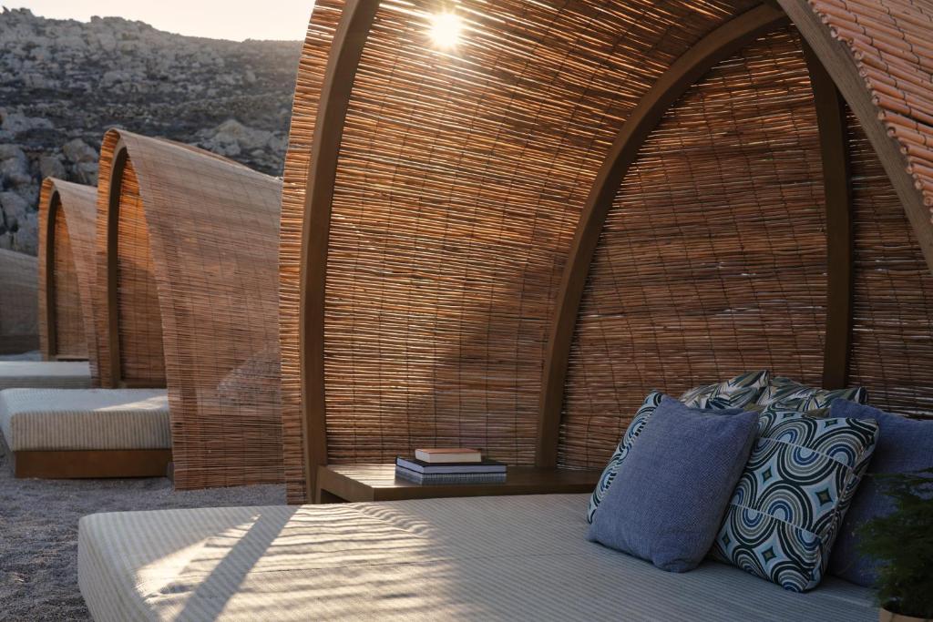 Myconian Collection: Πώς επαναπροσδιορίζει το κυκλαδίτικο design