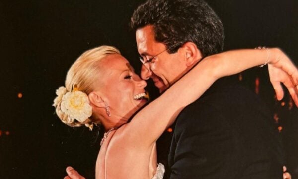 Νίκος Χατζηνικολάου: «22 χρόνια μετά, σε αγαπώ περισσότερο» – Σπάνια εξομολόγηση για τη σύζυγό του