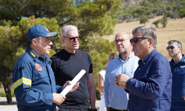 Τουρνάς: Οι προληπτικές εργασίες συνεχίζονται – Αυτοψία στη Δυτική Αττική για τα αντιπυρικά έργα σε Πάρνηθα και κανάλι του Μόρνου