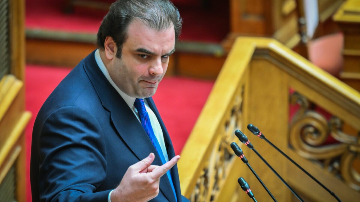 Πιερρακάκης σε Φάμελλο στη Βουλή: «Είστε οφσάιντ, κουνάτε και τα γκολπόστ» 1 Πιερρακάκης σε Φάμελλο στη Βουλή: «Είστε οφσάιντ, κουνάτε και τα γκολπόστ»