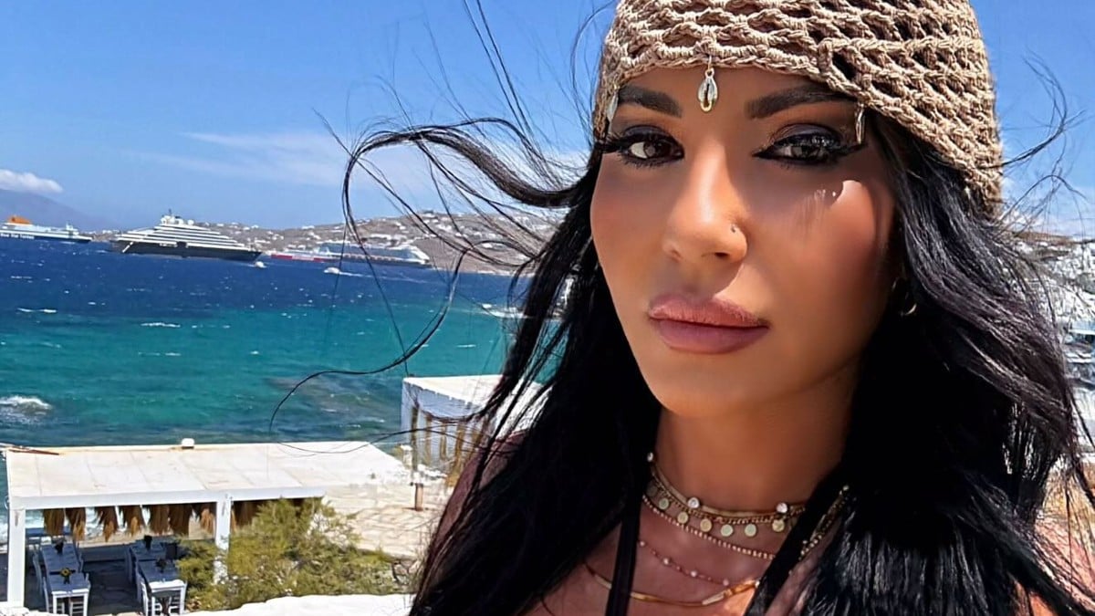 Πόπη Μαλλιωτάκη: Οι καυτές εμφανίσεις της στη Μύκονο πάνω στα σκάφη (Φωτογραφίες)