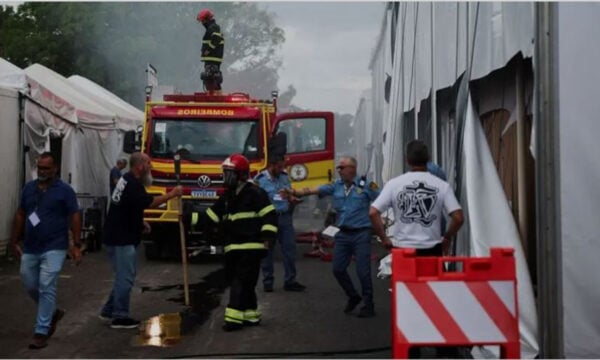 Ρίο Ντε Τζανέιρο: 6 νεκροί από σύγκρουση ελικοπτέρων στον αέρα – Σοκαριστικές εικόνες από το σημείο της συντριβής
