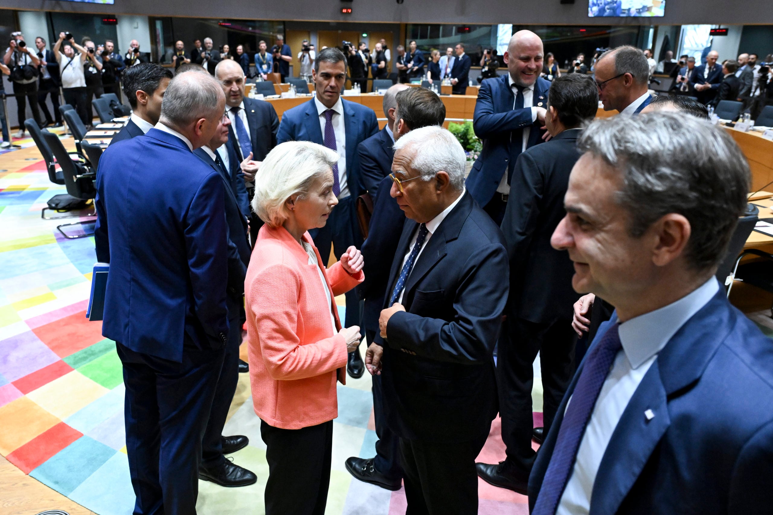 Σύνοδος Κορυφής Ευρωπαίων Ηγετών: Η Ε.Ε. επιδιώκει πιο ενεργό ρόλο στις διαπραγματεύσεις για την Ουκρανία