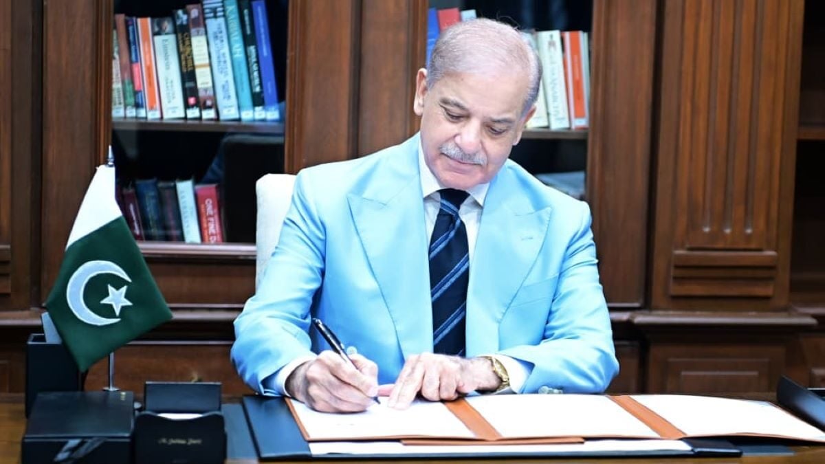 Πακιστάν: Η ιστορική συμφωνία ΗΠΑ-Ιράν σφραγίστηκε με την υπογραφή του Σεχμπάζ Σαρίφ ως διαμεσολαβητή 1 Πακιστάν: Η ιστορική συμφωνία ΗΠΑ-Ιράν σφραγίστηκε με την υπογραφή του Σεχμπάζ Σαρίφ ως διαμεσολαβητή