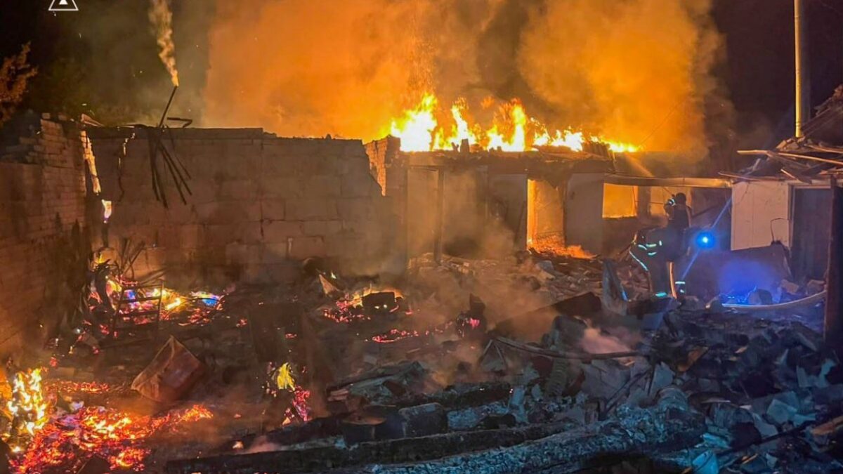 Ουκρανία: Νεκρό 13χρονο παιδί στη Σούμι από ρωσικό πλήγμα – Ζελένσκι: «Η Ρωσία ξεκίνησε τη μέρα με αδικαιολόγητες δολοφονίες» 2 Ουκρανία: Νεκρό 13χρονο παιδί στη Σούμι από ρωσικό πλήγμα – Ζελένσκι: «Η Ρωσία ξεκίνησε τη μέρα με αδικαιολόγητες δολοφονίες»