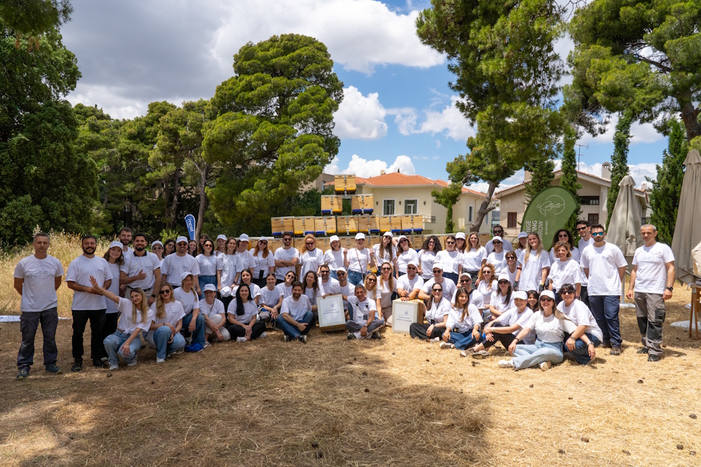 Bee the Change: Η ομάδα AEGEAN τίμησε την Παγκόσμια Ημέρα Περιβάλλοντος, αναλαμβάνοντας πρωτοβουλία για τη διάσωση των μελισσών 17 Bee the Change: Η ομάδα AEGEAN τίμησε την Παγκόσμια Ημέρα Περιβάλλοντος, αναλαμβάνοντας πρωτοβουλία για τη διάσωση των μελισσών