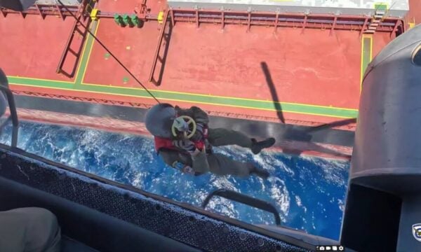Γαύδος: Αεροδιακομιδή ασθενούς από Super Puma – Βίντεο από την επιχείρηση της Πολεμικής Αεροπορίας