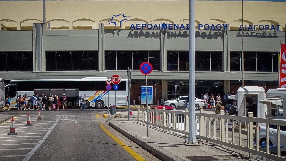 Αεροσκάφος πραγματοποίησε έκτακτη προσγείωση στη Ρόδο 1 Αεροσκάφος πραγματοποίησε έκτακτη προσγείωση στη Ρόδο