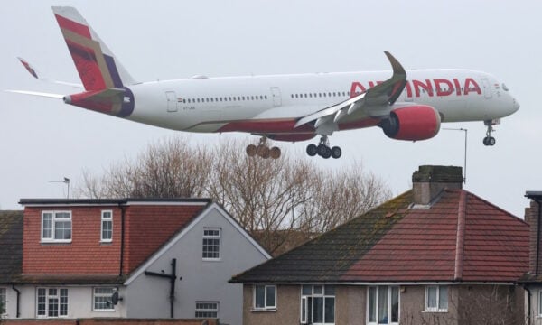 Η Air India εγκαινιάζει εισιτήριο χωρίς γεύμα για μείωση κόστους και απάντηση στον ανταγωνισμό