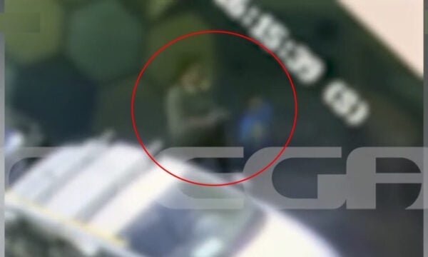 Αμπελόκηποι: Μητέρα επιτέθηκε στο ανήλικο παιδί της, το χαστούκισε και το έριξε κάτω στον δρόμο – βίντεο