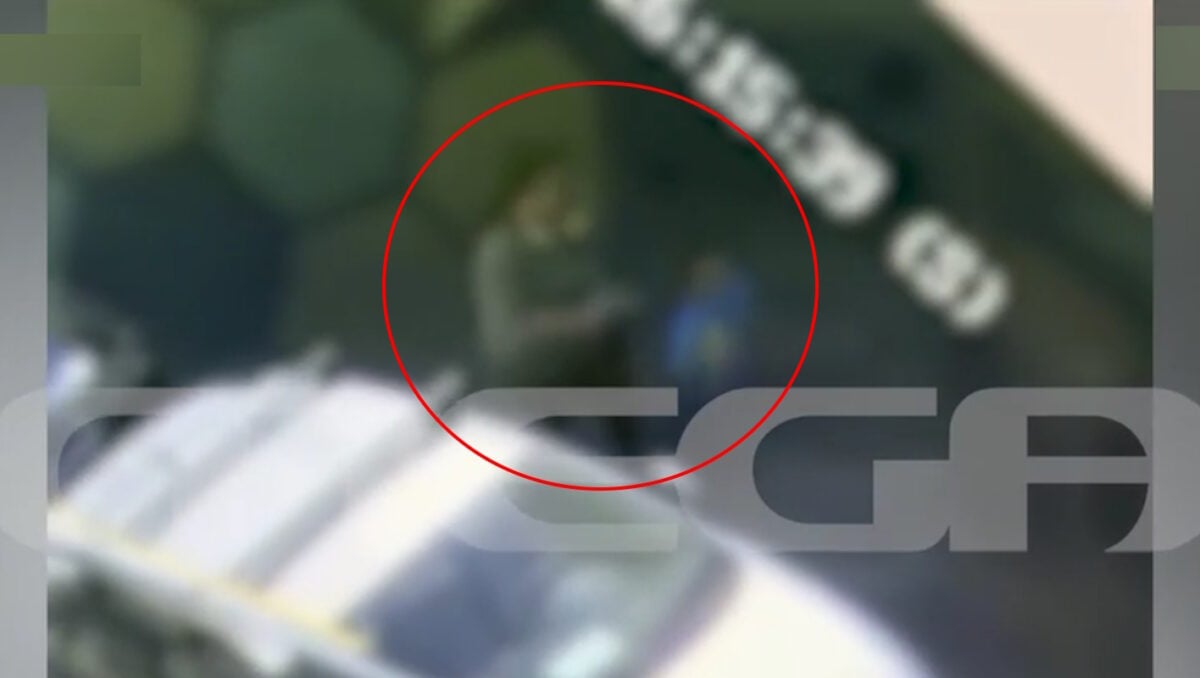Αμπελόκηποι: Μητέρα επιτέθηκε στο ανήλικο παιδί της, το χαστούκισε και το έριξε κάτω στον δρόμο – βίντεο